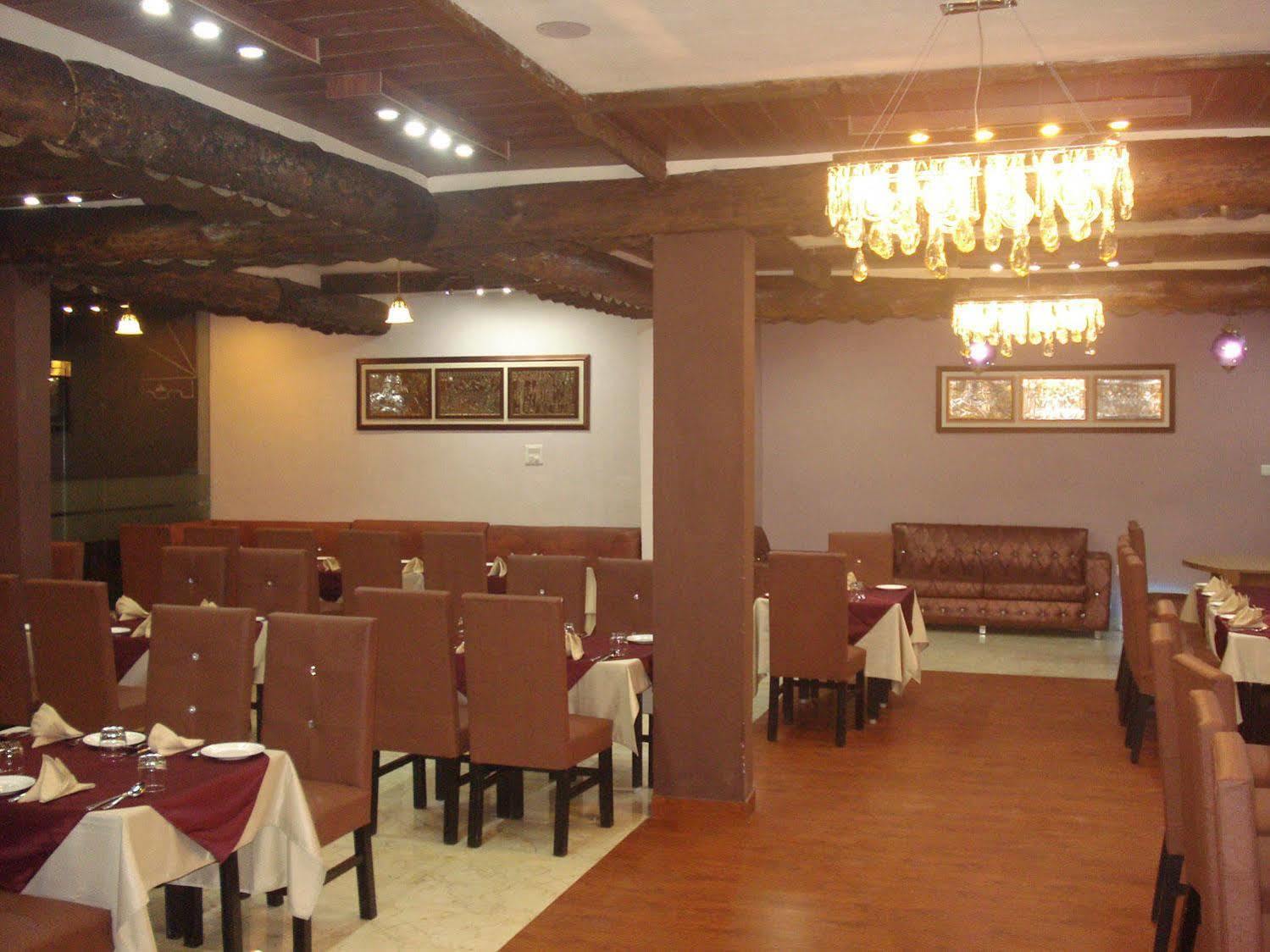 The Royal Court Hotel Nainital Luaran gambar