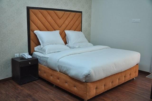 The Royal Court Hotel Nainital Luaran gambar